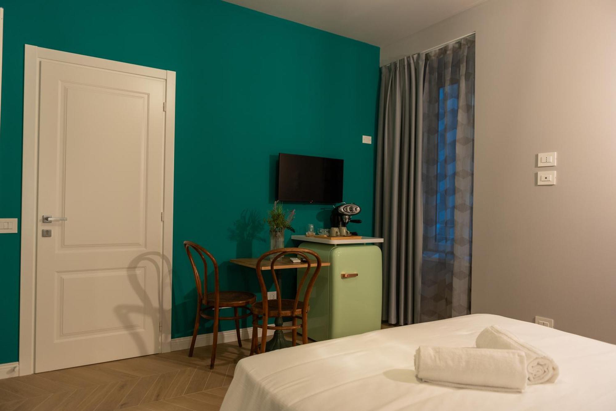 Sophia Boutique Suites Триест Экстерьер фото