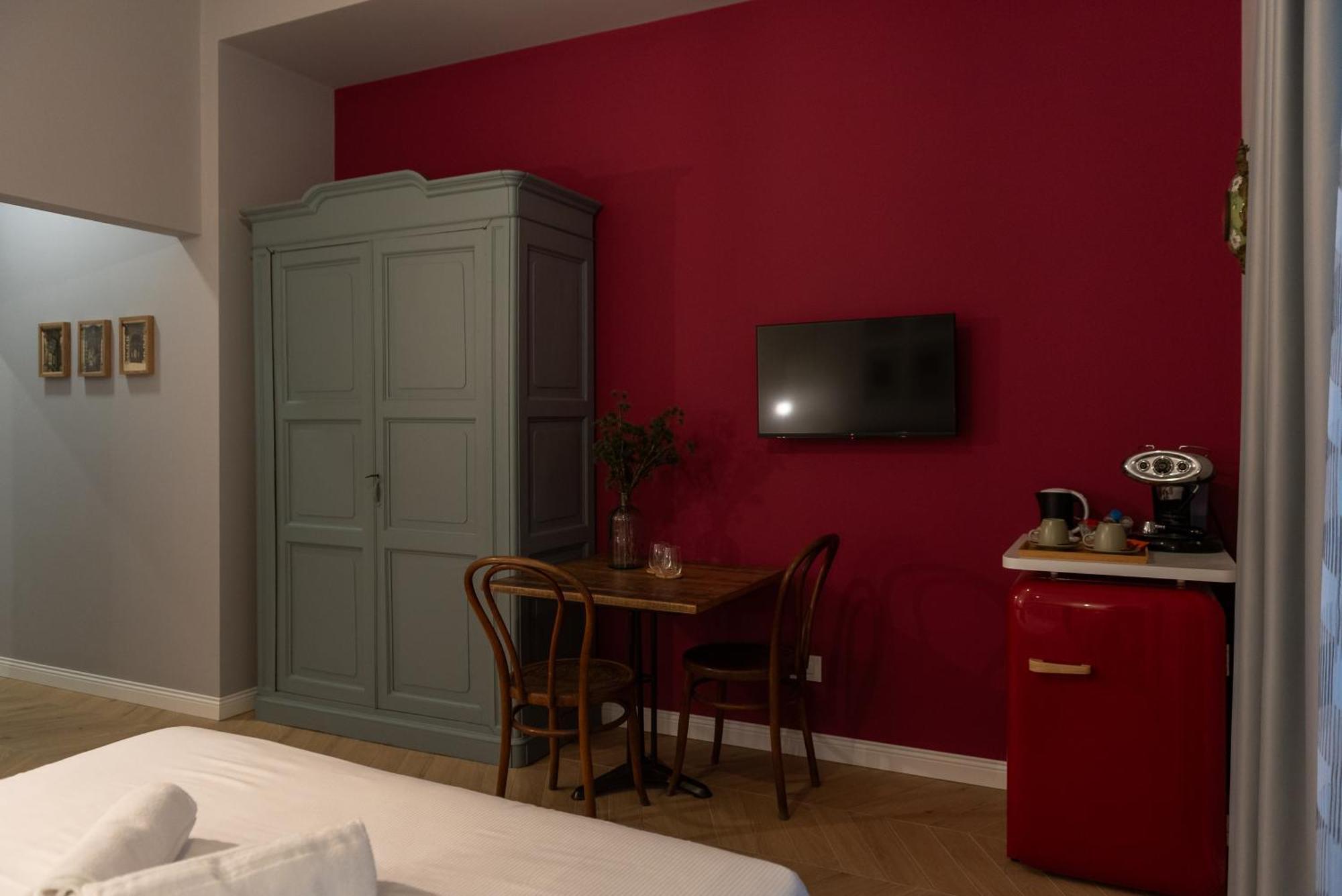 Sophia Boutique Suites Триест Экстерьер фото