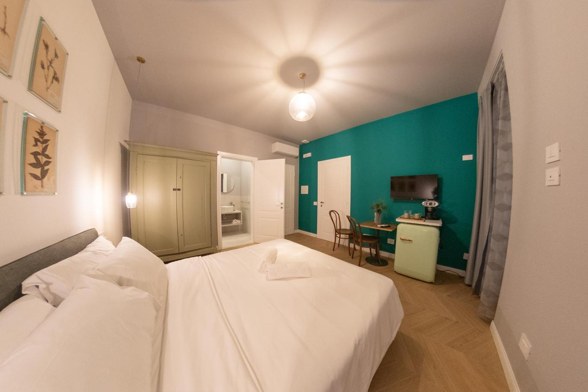 Sophia Boutique Suites Триест Экстерьер фото