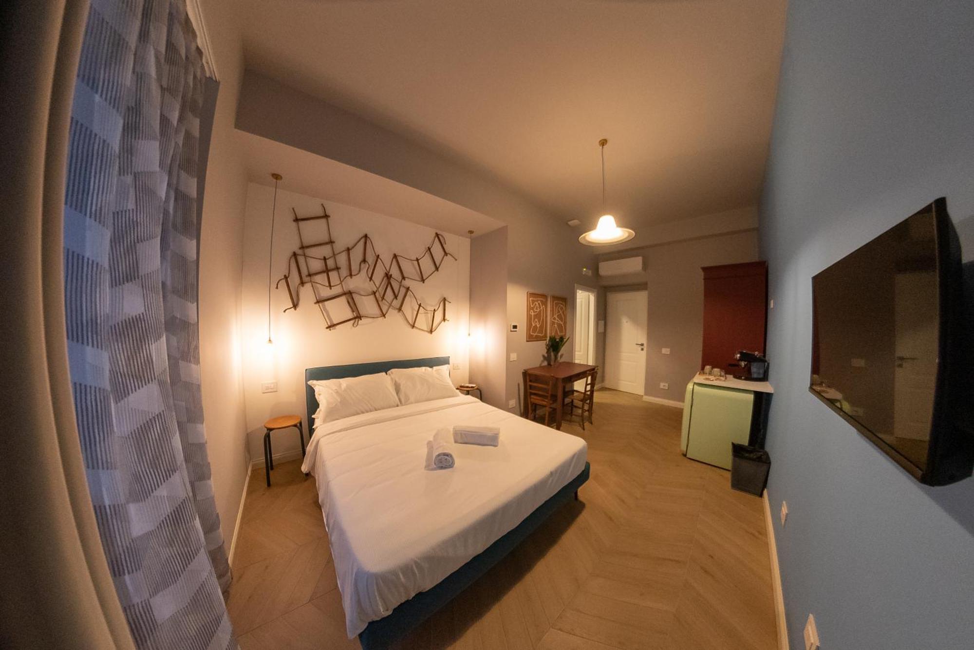 Sophia Boutique Suites Триест Экстерьер фото